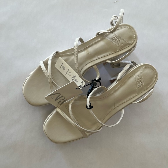 SHOES - Picture 8 of 11